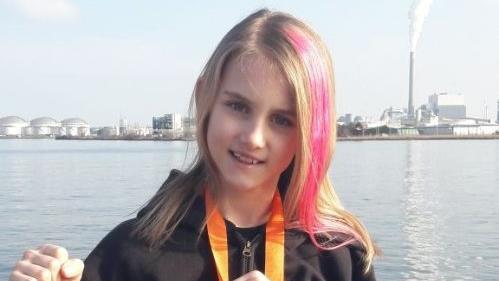 Jule Greul mit ihrer Bronzemedaille in Amsterdam Foto: fd