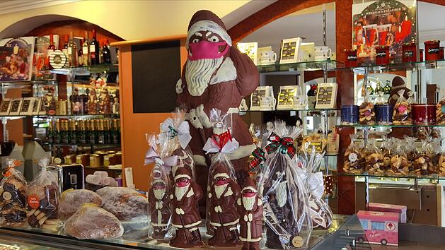 Schoko-Nikolaus mit Corona-Mundschutz