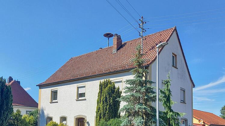 Das bisherige Lehrerwohnhaus in Hain soll saniert und vermietet werden.