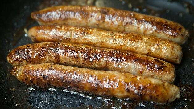 Fr&auml;nkische Bratw&uuml;rste in einer Pfanne