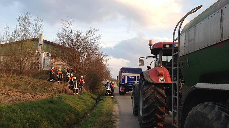 Bei Redwitz ist an der B 173 eine Biogasanlage ausgelaufen. Fotos: Corinna Igler