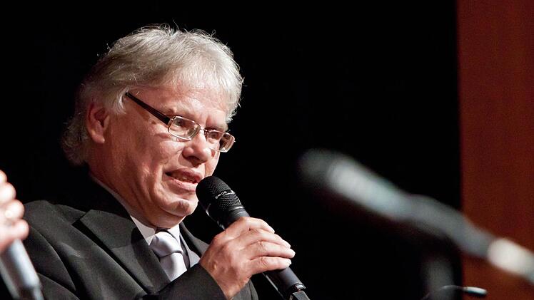 Moderator Ronald Friedrich