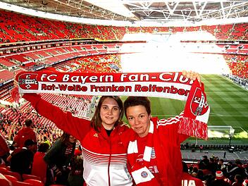 Katrin Saffer und Yvonne Kemmerth wollen ihre Manschaft unterstützen. Fotos: privat