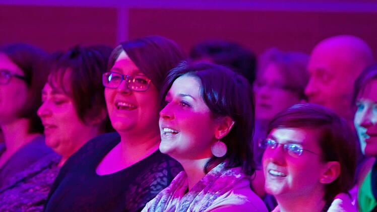 Begeistertes Publikum: "Viva Voce" beim Gastspiel in der Gerold-Strobel-Halle in Bad Rodach.Foto: Jochen Berger