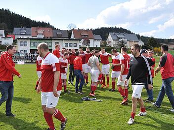 Im Nachbarderby beim FC Stockheim II machte der SV Reitsch am viertletzten Spieltag die Meisterschaft in der A-Klasse 6 und damit den Aufstieg in Kreisklasse perfekt.  Foto: Herbert Kalb