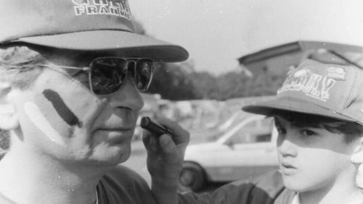 Schminken geh&ouml;rt dazu: J&uuml;rgen Schaufler (links) mit William Medina (1992)