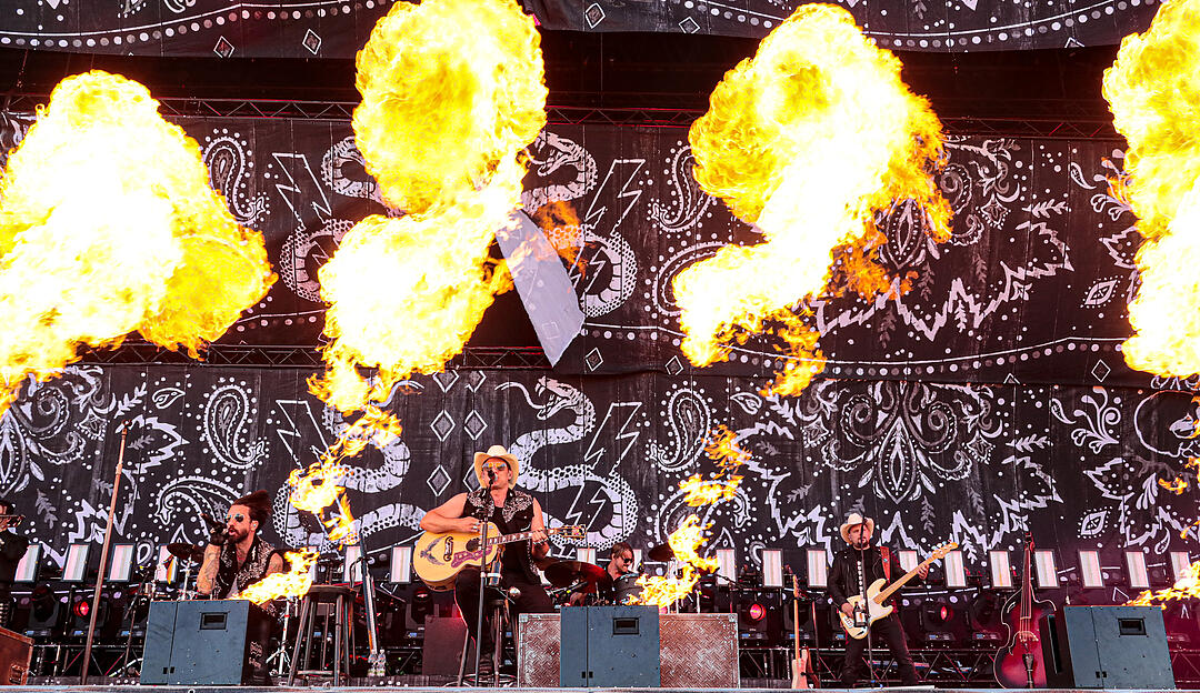 Rock im Park 2019: Die Country-Rocker von The BossHoss heizen der Menge ordentlich ein