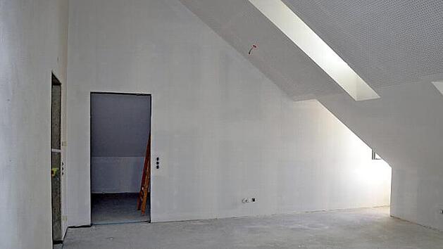 Noch ist der Raum leer und die W&auml;nde kahl. Doch bald soll der Jugendtreff im B&uuml;rgerhaus mit Leben gef&uuml;llt werden.  Foto: Thomas Micheel