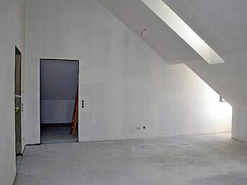 Noch ist der Raum leer und die Wände kahl. Doch bald soll der Jugendtreff im Bürgerhaus mit Leben gefüllt werden.  Foto: Thomas Micheel