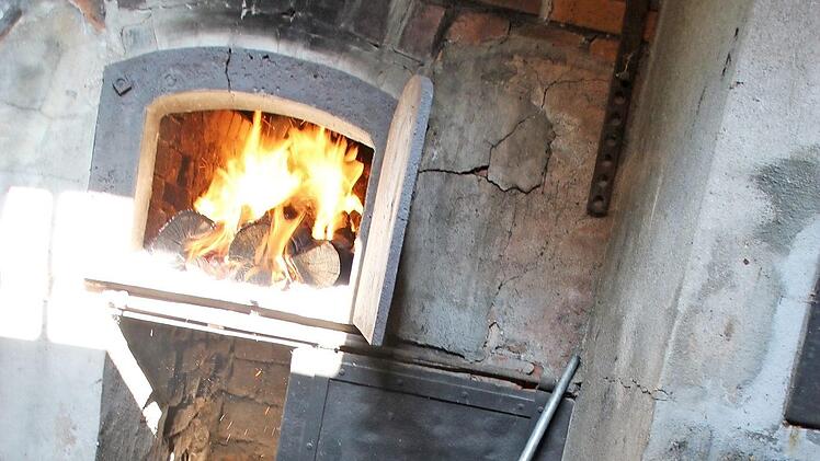 Nachlegen, bitte: Hier wird die Sudpfanne befeuert.