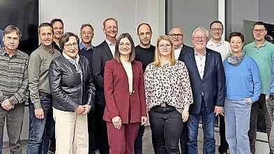 Unser Bild zeigt Wahlleiter Marcus Fr&ouml;hlich (von links), Robert Wagner, Alexander G&ouml;b, Andreas Traber, Ute Lutz, Helmut Scharbert, Rainer Mahr, Elisabeth Goger, Holger Krines, Christina D&uuml;ring, Stefan Wambach, Gerhard Z&ouml;sch, Julian M&uuml;ller, Antonie...