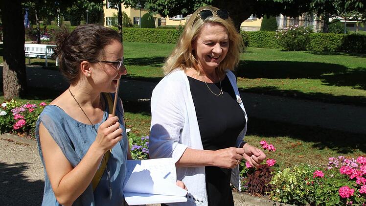 Sommerinterview: Kurdirektorin Andrea Schallenkammer im Gespräch mit Redakteurin Ulrike Müller. Foto: Benedikt Borst