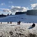 Am Sonntag (10. 01. 2021) wurde der Spessart in Unterfranken an einigen Stellen von Tagestouristen förmlich überrannt. Die Folge waren überfüllten Parkplätze und Straßensperrungen.