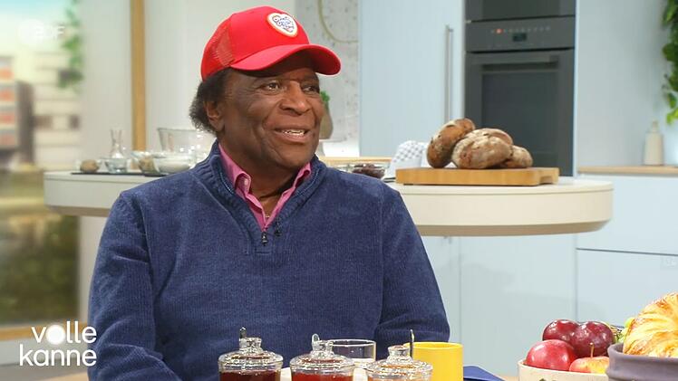 Seit 70 Jahren im Showgesch&auml;ft - aber ans Aufh&ouml;ren denkt Roberto Blanco (88) noch lange nicht. Am Freitag war er zu Gast bei "Volle Kanne" im ZDF.