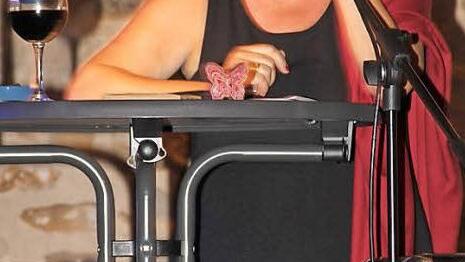 Die Kabarettistin Helga Siebert hat sich diesmal dem Thema Urlaubsreif gewidmet.