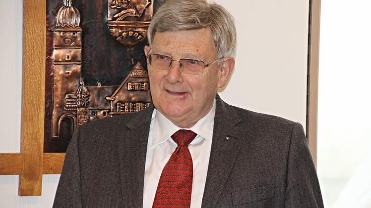 Kreisheimatpfleger Günter Lipp (rechts) ließ mit seinem Vortrag die Erinnerung an Friedrich Rückert aufleben. Foto: Helmut Wil