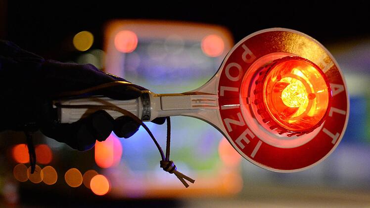 Tambach: Polizist rettet sich mit Sprung vor Auto