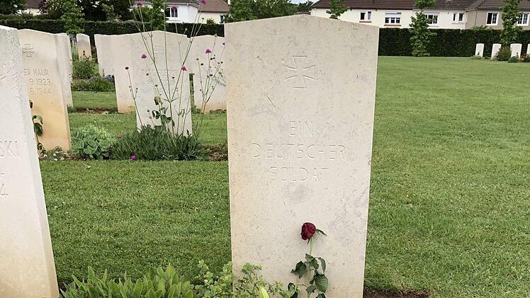 Hunderte anonyme Gräber auch deutscher Soldaten befinden sich in Ranville. Foto: Isabelle Vannier