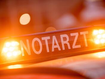 In Unterfranken ist es zu einem schweren Unfall auf der Bundesstraße gekommen. Symbolfoto: Lino Mirgeler/dpa