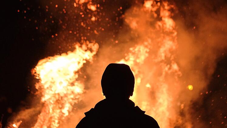 Brände an zwei fränkischen Schulen