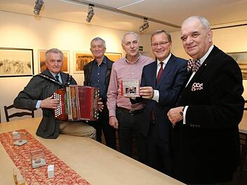 Lustige Runde (von links): Helmuth Jungbauer, Siegmar Walter, Heiner Kemmer, OB Andreas Starke und Franz-Wilhelm Heller Foto: Barbara Herbst