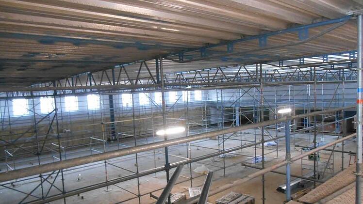 Die Kosten für die Sanierung der Zweifachturnhalle schränken Ebrach finanziell ein. Foto: Walter Hanslok
