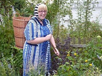 Renate Klebeg verkörpert das Bad Rodacher Original Ida Schleicher künftig bei Kostümführungen in der Thermalbadstadt. Start ist am Freitag, 5. Oktober.                             Foto: Volker Gundel