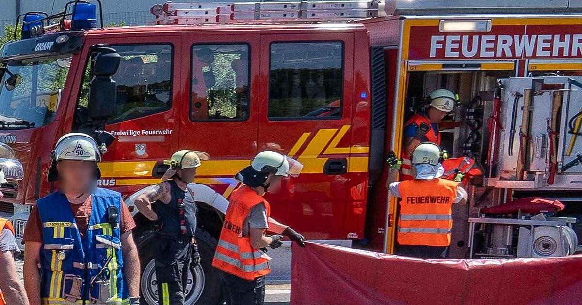 Unfall auf A6 bei Schwabach: 20-Jährige eingeklemmt, Kinder verletzt