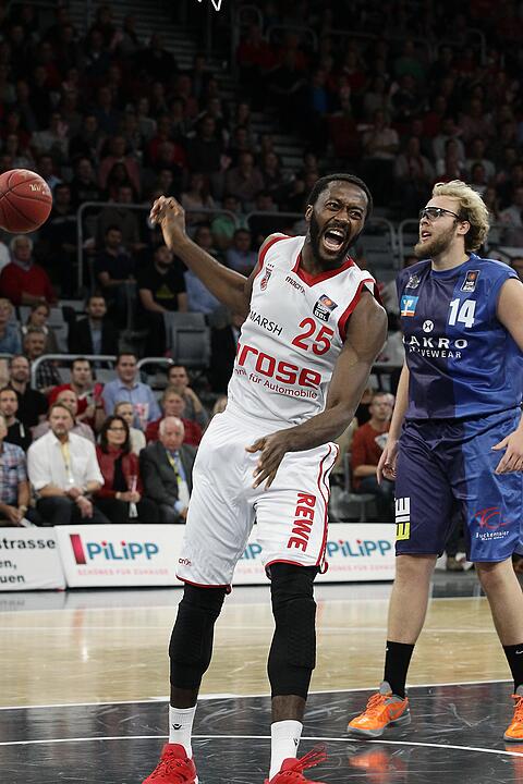 Brose gg Crailsheim 071015 09 Dunk Olaseni