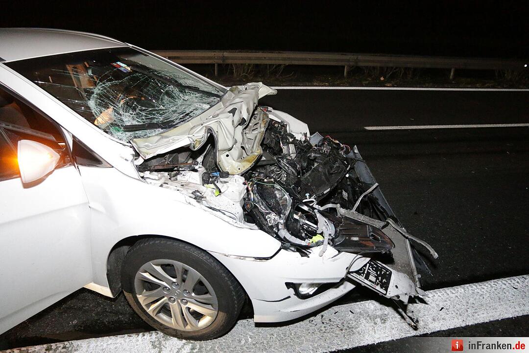 Pkw prallt gegen Lkw: Unfall auf A70