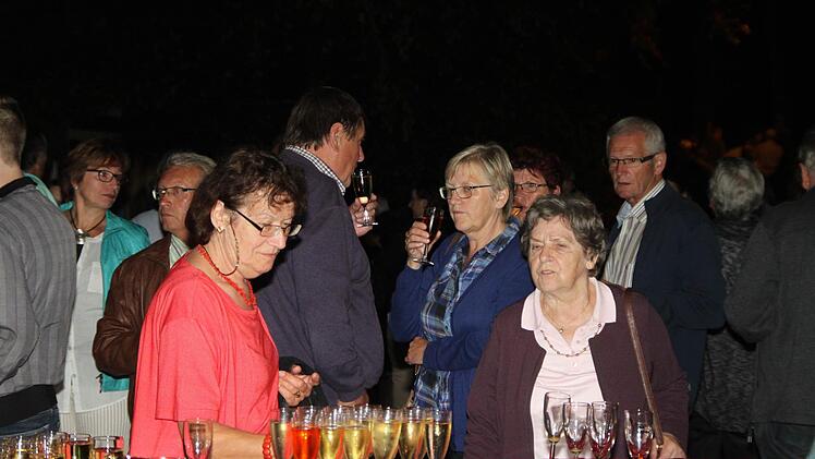 Umtrunk nach der Vorstellung Foto: Jürgen Gärtner
