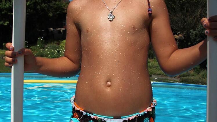 "Bei der Hitze kann man es nur im Wasser aushalten", sagt Alina aus Muggendorf.