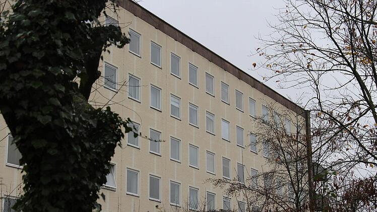 Erinnert eher an ein Finanzamt: das Institutsgebäude in der Erlanger Kochstraße. Foto: Christian Bauriedel