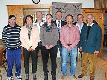 Zahlreiche Ehrungen standen im Vordergrund der RSC-Generalversammlung (im Bild von links): Stefan Haber jun. (55 Jahre), Waldtraud Döring (25 Jahre), Michael Sokol (40), die neue 2. Vorsitzende Nicole Döring, Vorsitzender Andreas Greim, Marco Rüger (25 Jahre), Kassier Klaus Müller und Bürgermeister Franz Uome. Foto: Klaus-Peter Wulf