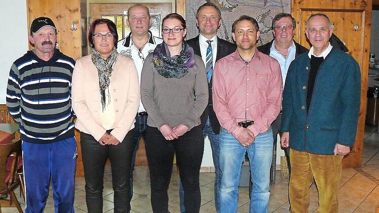 Zahlreiche Ehrungen standen im Vordergrund der RSC-Generalversammlung (im Bild von links): Stefan Haber jun. (55 Jahre), Waldtraud Döring (25 Jahre), Michael Sokol (40), die neue 2. Vorsitzende Nicole Döring, Vorsitzender Andreas Greim, Marco Rüger (25 Jahre), Kassier Klaus Müller und Bürgermeister Franz Uome. Foto: Klaus-Peter Wulf