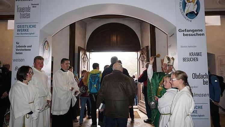 Eindruck von der Feierlichkeit zur Schließung der Heiligen Pforte.  Foto: Marion Eckert