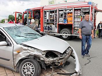Das Höchstadter HLF 20 mit technischer Hilfeleistung und sogar einem verunglückten Auto Foto: Evi Seeger