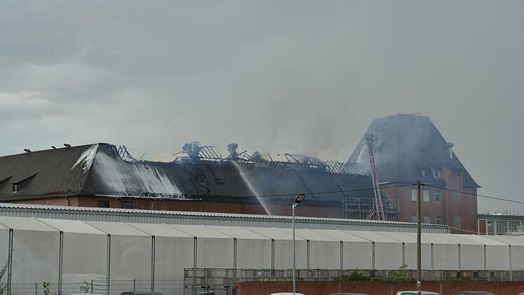 Großer Feuerwehreinsatz in Nürnberg. Foto: News5 / Oßwald