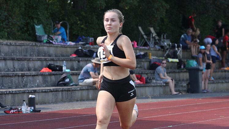 Maxima Maiwald vom TV/DJK Hammelburg wurde über die 300 Meter der Jugend W15 Zweite.