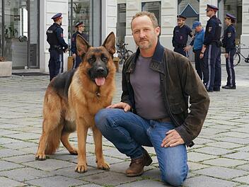 Der neue "Kommissar Rex" und sein Herrchen: Maximilian Br&uuml;ckner spielt in der Neuauflage der Kult-Krimireihe die menschliche Hauptfigur Max Steiner.