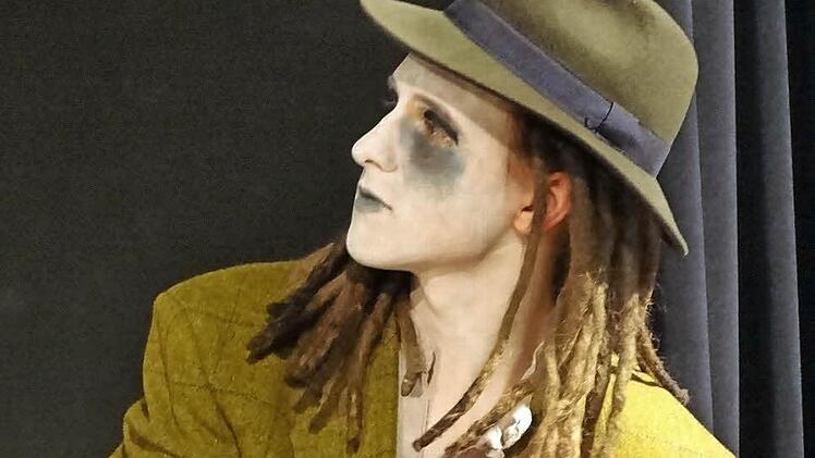 Simon Arnold verstand es, die angeklagte Seele Buschs auf der Bühne aufleben zu lassen. Fotos: Johanna Eckert/Rudolf Hein