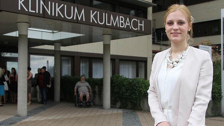 Nadine Knorr aus Weismain hat die dreijährige Ausbildung in der Berufsfachschule für Krankenpflege am Klinikum mit der Traumnote 1,0 abgeschlossen. Fotos: Sonja Adam