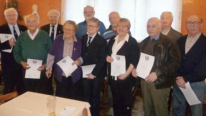 Bei den Ehrungen für langjährige Mitgliedschaft (von links): Vorsitzender Günther Hanna, Albrecht Ott, Hans Schmidt, Rosa Thron, Winfried Lebok, Angelika Ebitsch, Wolfgang Weidner, Roswitha Hummel, Heinz Kempf, Ottmar Hummel und Friedrich Schedel. Foto: privat