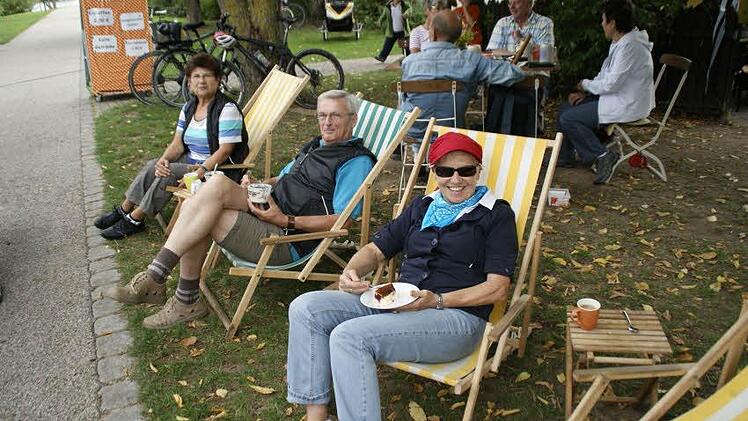 Die Liegestühle am Eltmanner Mainufer waren als Rastplatz sehr beliebt.