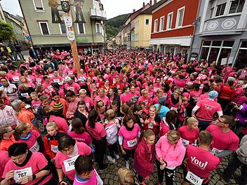 Zum neunten Mal veranstaltet die Stadt Bad Brückenau den Pinklauf zugunsten der Brustkrebsvorsorge. Foto: Archiv/Ronald Rinklef