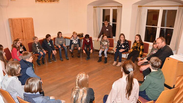 Schöner Start in großer Runde: Das Musical-Projekt machte viele junge Sänger neugierig.Foto: Dagmar Besand