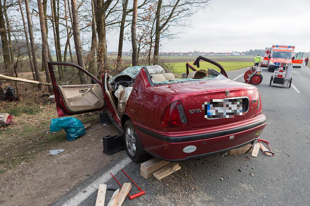 Toedlicher Verkehrsunfall bei Seukendorf