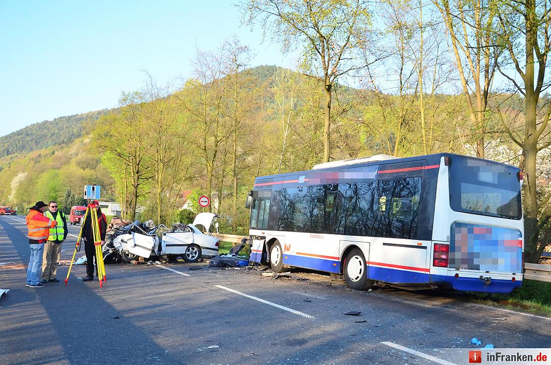 Miltenberg: Auto kollidiert mit Linenbus - ein Toter