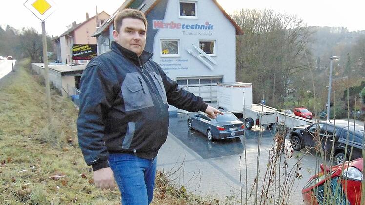 Thomas Kawala an der Absturzstelle Foto: Petra Malbrich