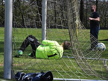 Bittere Derby-Momente: Das Nachbarschafts-Duell gegen den FC Eltingshausen verlor die SG Rottershausen II/Rannungen II mit 0:13.  Foto: Hopf